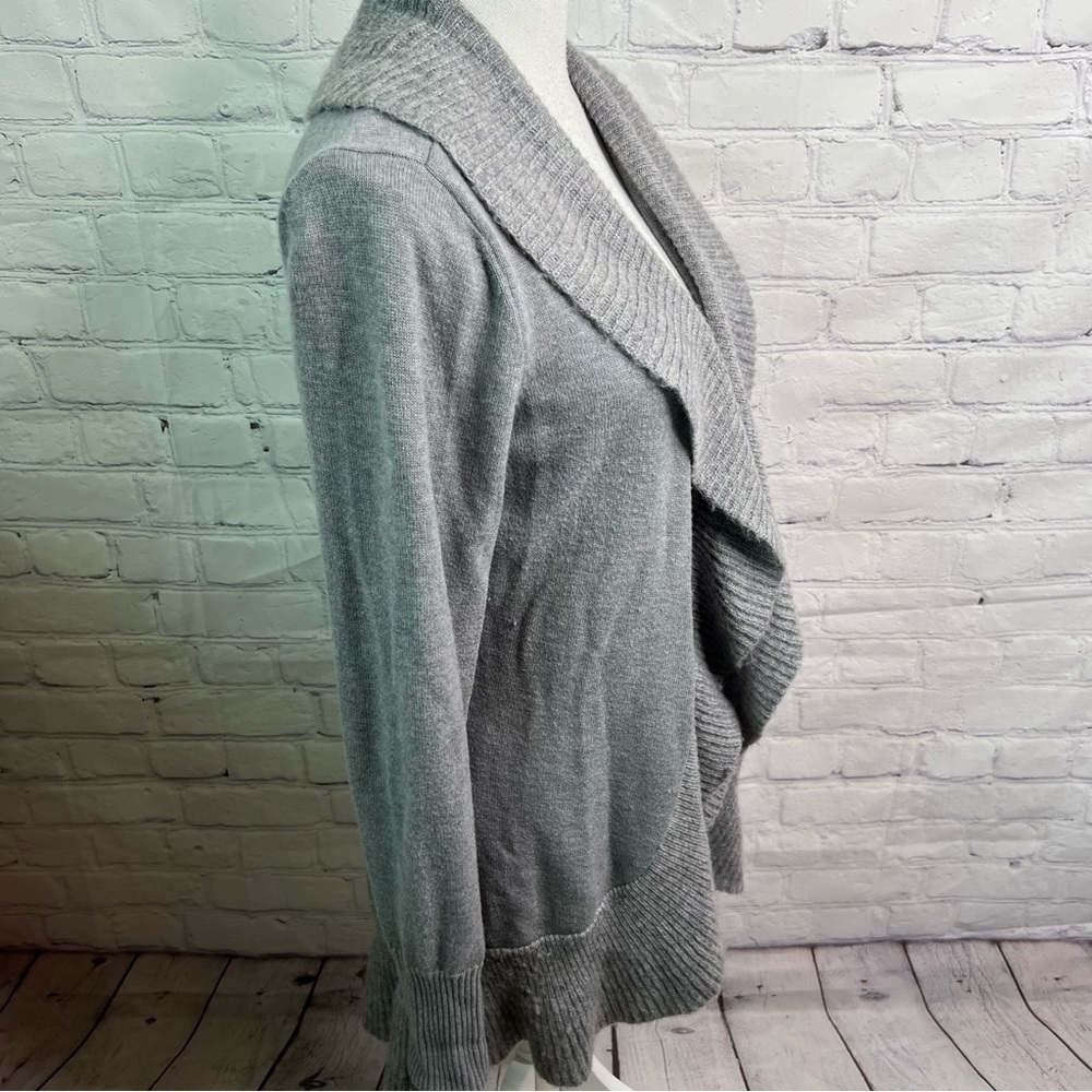 WHBM Rib Ruffle Cardigan Large - Picture 4 of 8